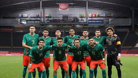 Selección mexicana de futbol en el campo de los juegos Olímpicos Tokio 2020