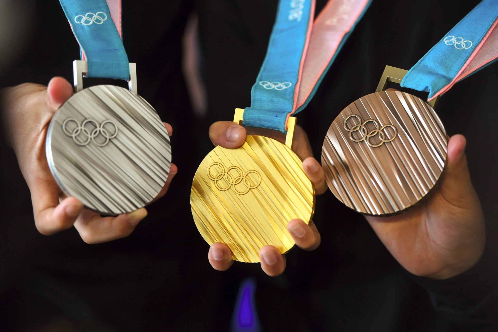 Las 3 medallas olímpicas de Premiación - Conformadas por oro (1°), plata (2°) y bronce (3°) actuales